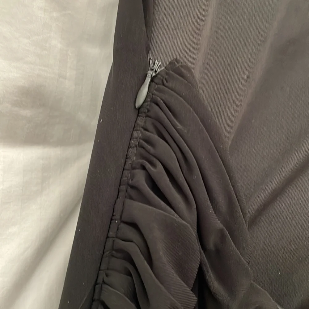 Black low back w sequins gown - Picture 6 of 7